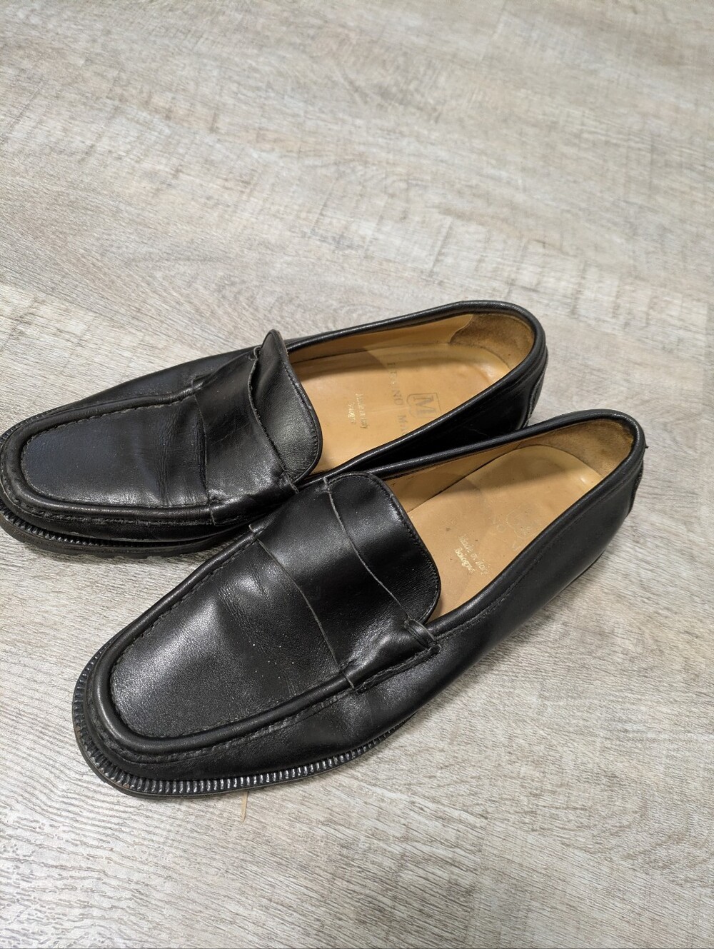 M By Bruno Magli Leather Loafer Size 7